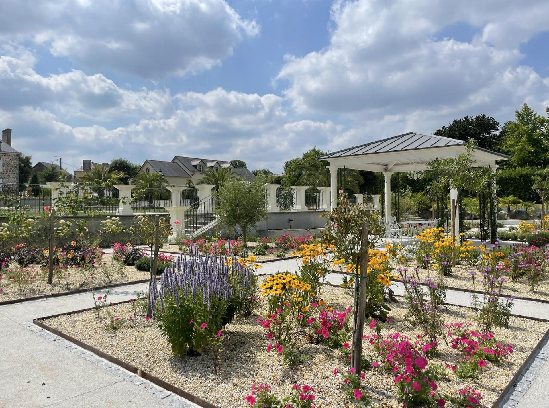 Domaine Les Jardins Darsene Bed & Breakfast Tinteniac Exterior photo